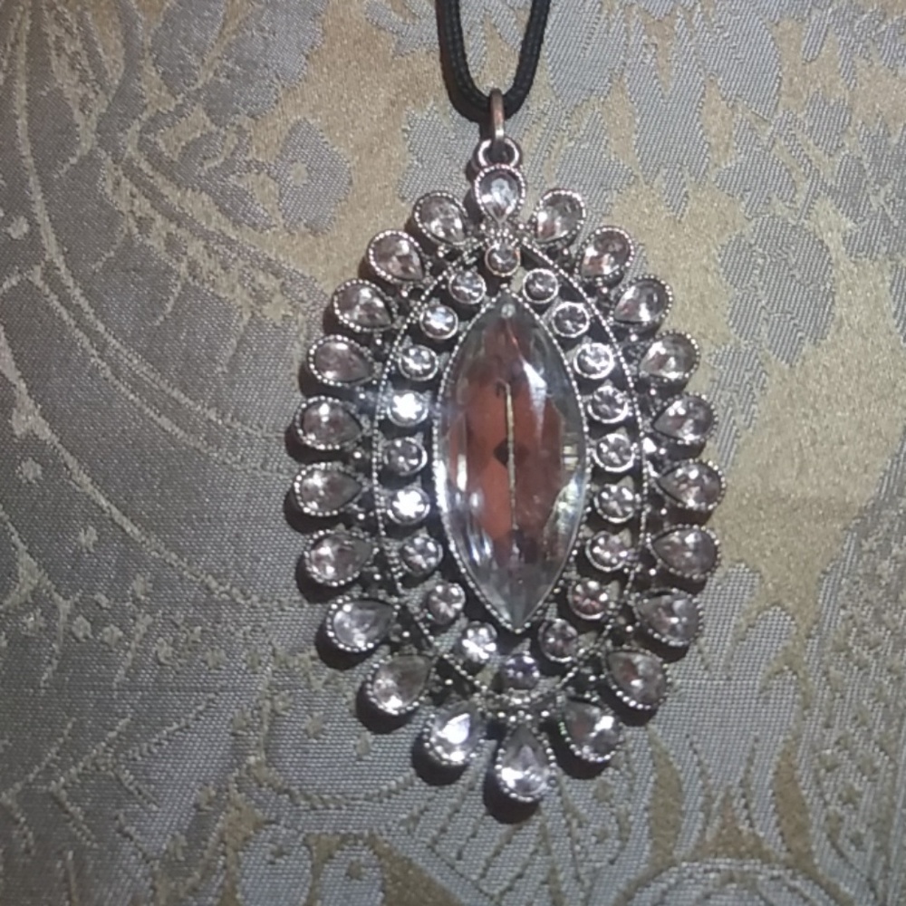 Pendant necklace